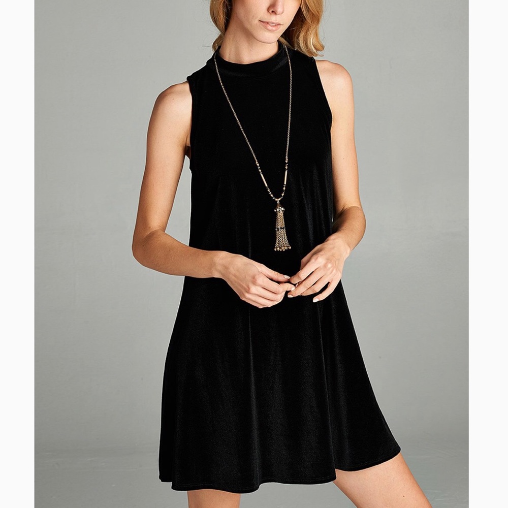 Black Velvet dress, size small.
NWOT.